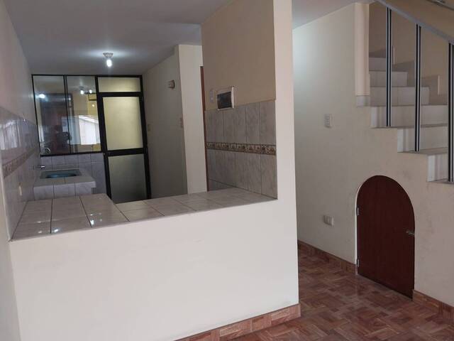 #25 - Casa para Venta en Lima - LIM - 2